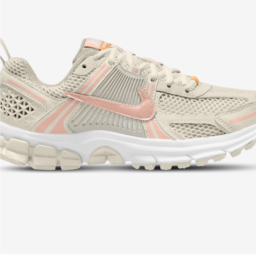 Nike Women's Vemero 5 Cream and Pink Sneakers